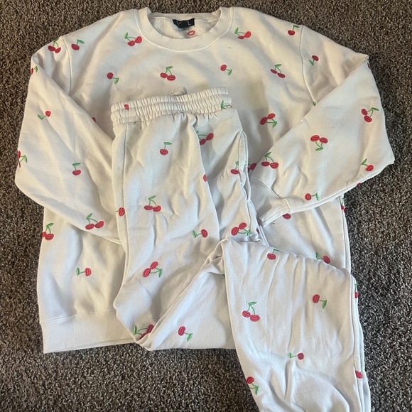 Vinyl Icons Tops - Women’s Cherry Print Pajama Set - White with Red Cherries